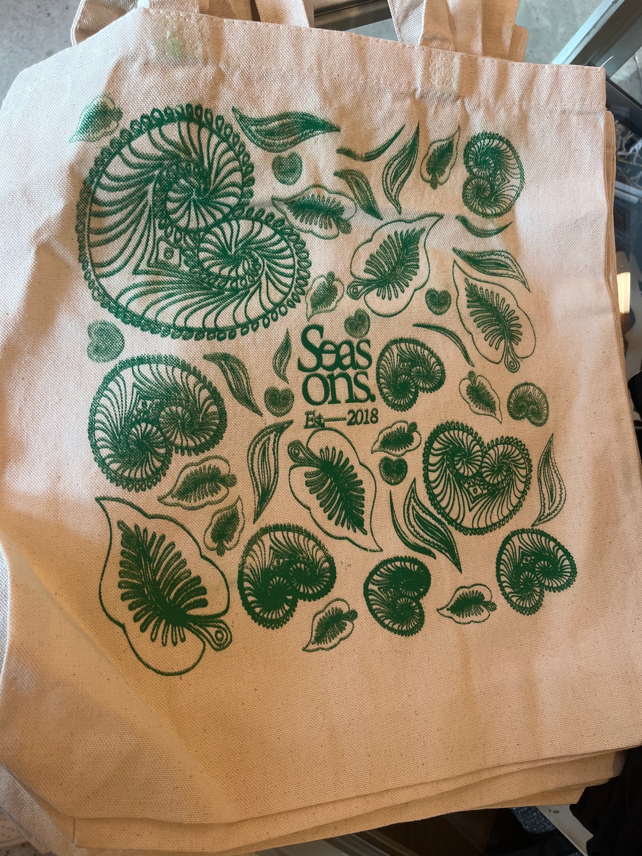 Seasons tote